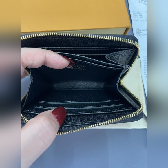 Louis Vuitton Zippy Coin Purse - Picture 7 of 12